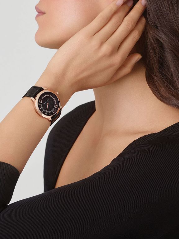 VAN CLEEF & ARPELS MIDNIGHT HEURE D’ICI & HEURE D’AILLEURS