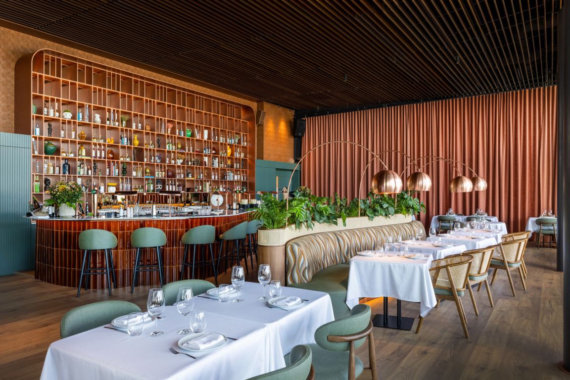 Um restaurante pensado para o dia, com o Mediterr&acirc;neo no prato