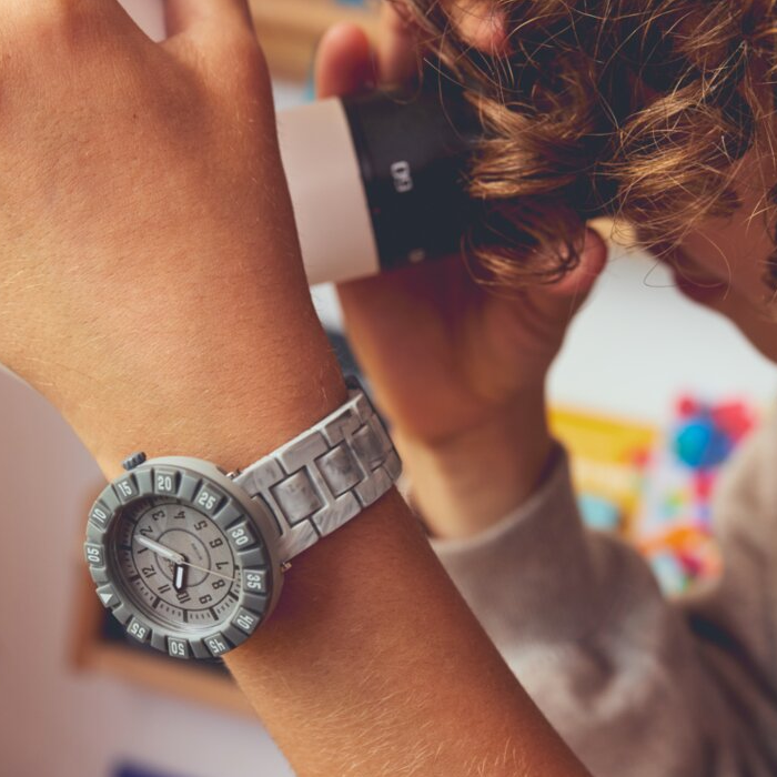 Relógio Flik Flak de criança cinzento