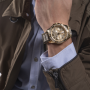 Relógio Masculino Frontier Dourado com Brilhantes